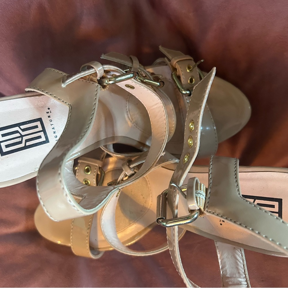Nude heels gold buckles - Picture 4 of 5